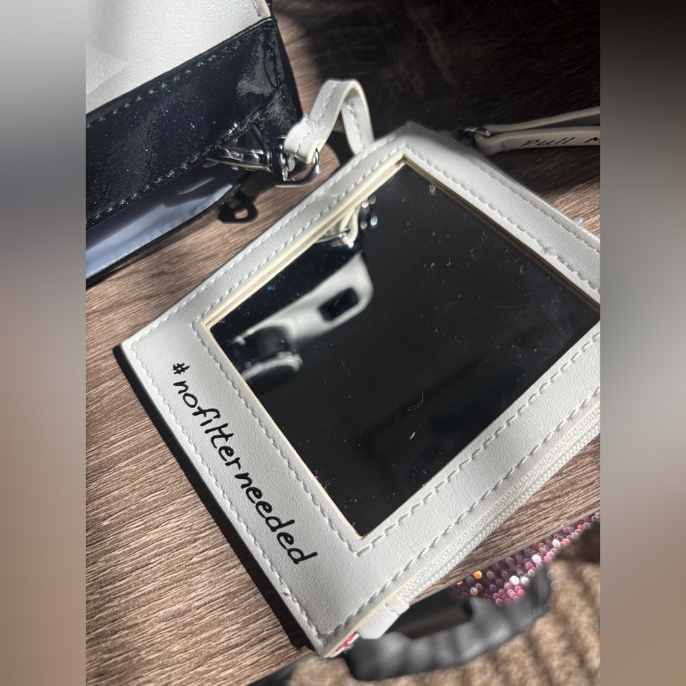 Betsey Johnson Polaroid camera purse - Picture 3 of 5